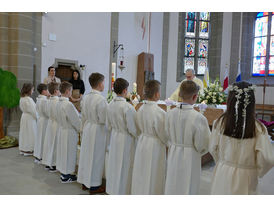 Feier der 1. Heiligen Kommunion in Sankt Crescentius (Foto: Karl-Franz Thiede)